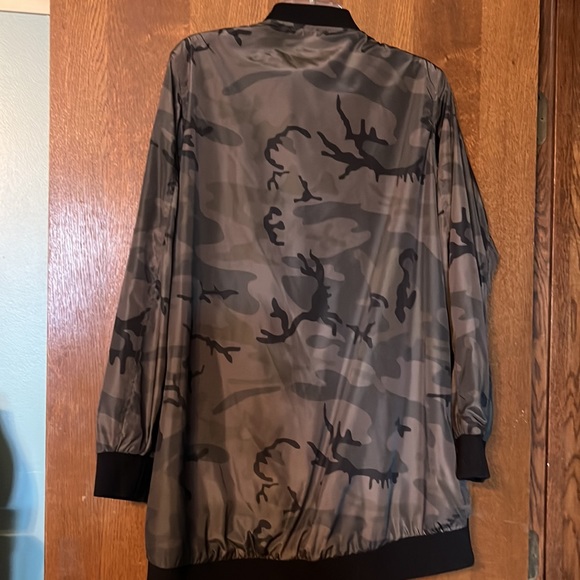 Long camo color bomber style jacket - Picture 5 of 5